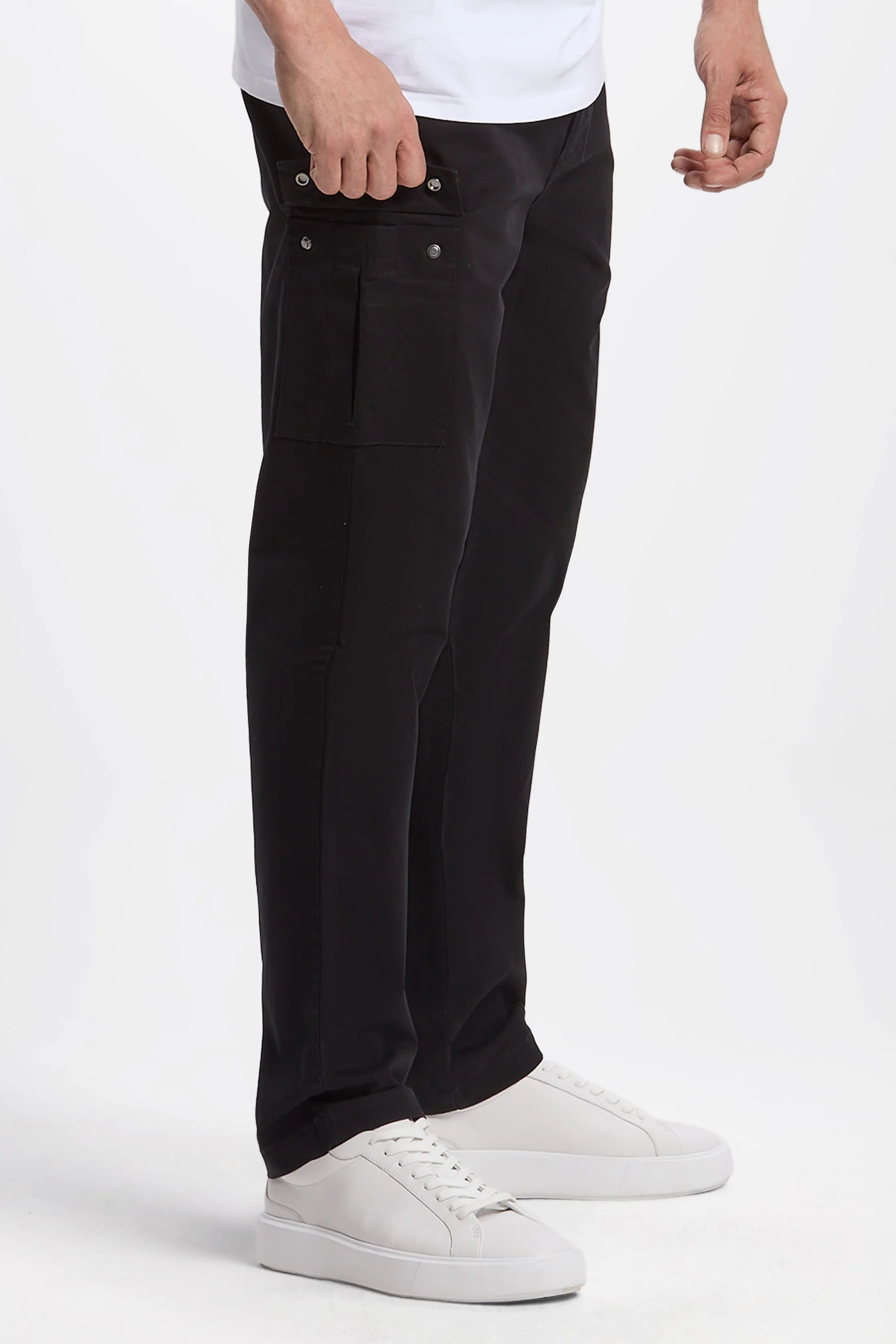 THE CARGO TROUSERS - Image 3