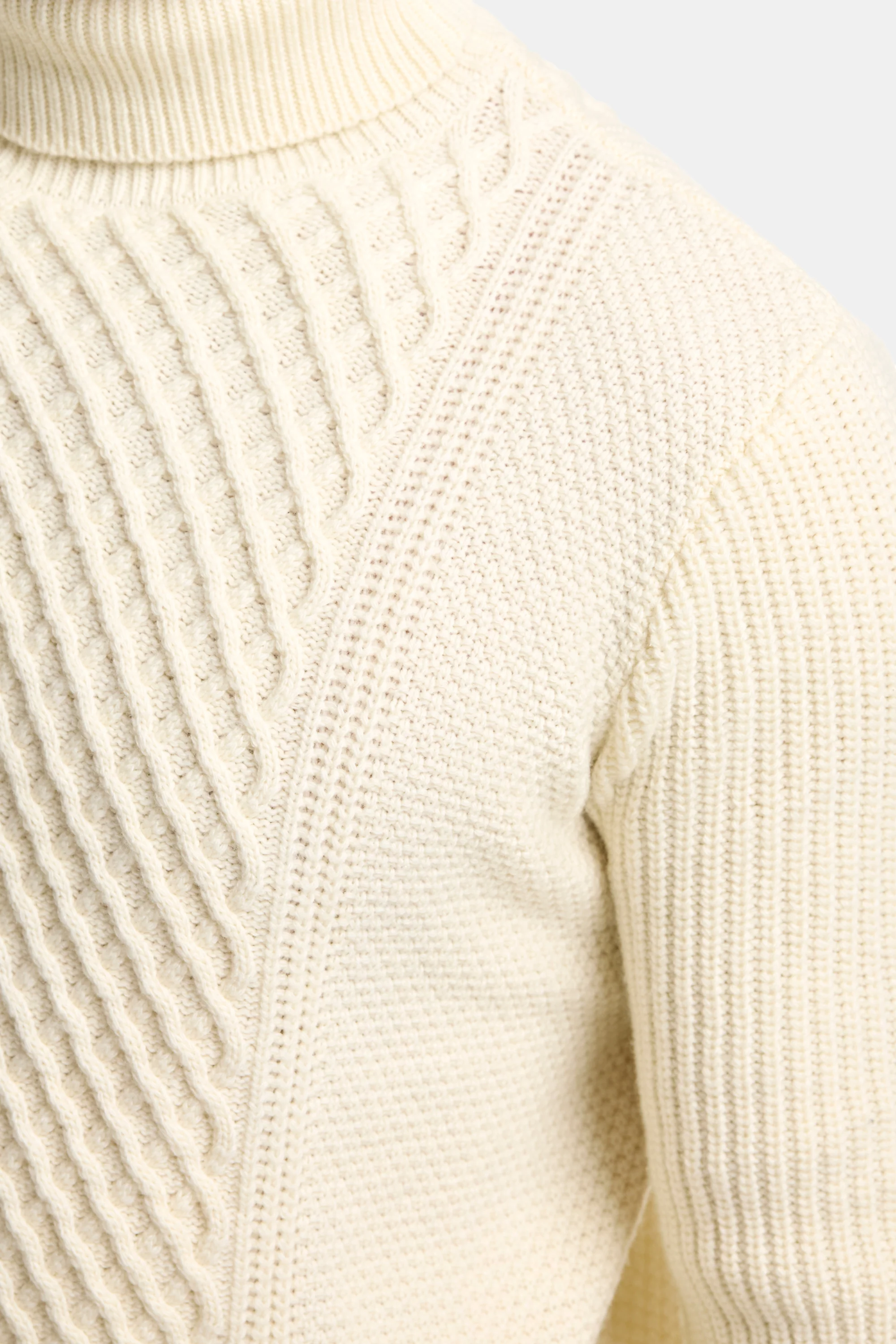 THE NICO CABLE TURTLENECK - Image 3