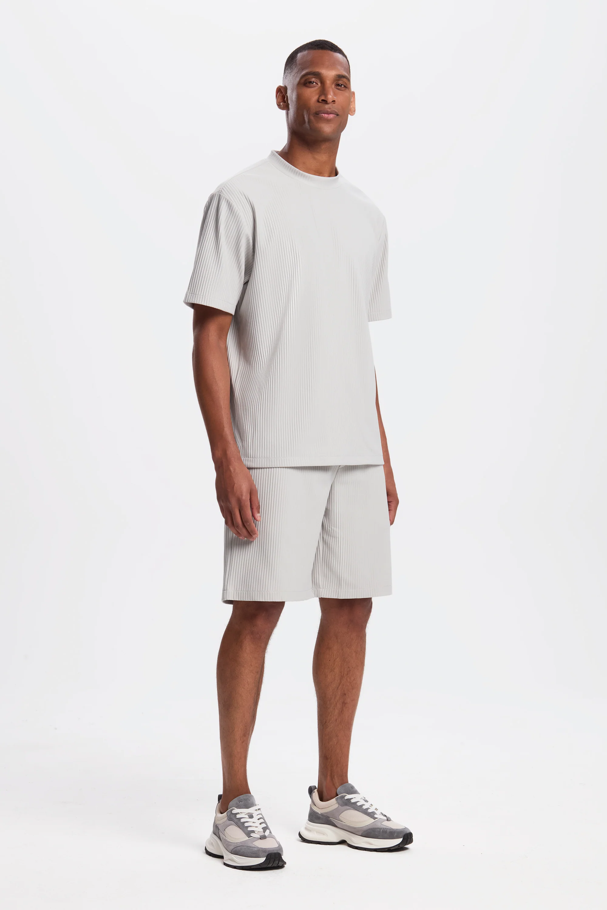 THE PLEATED SHORTS - Image 12