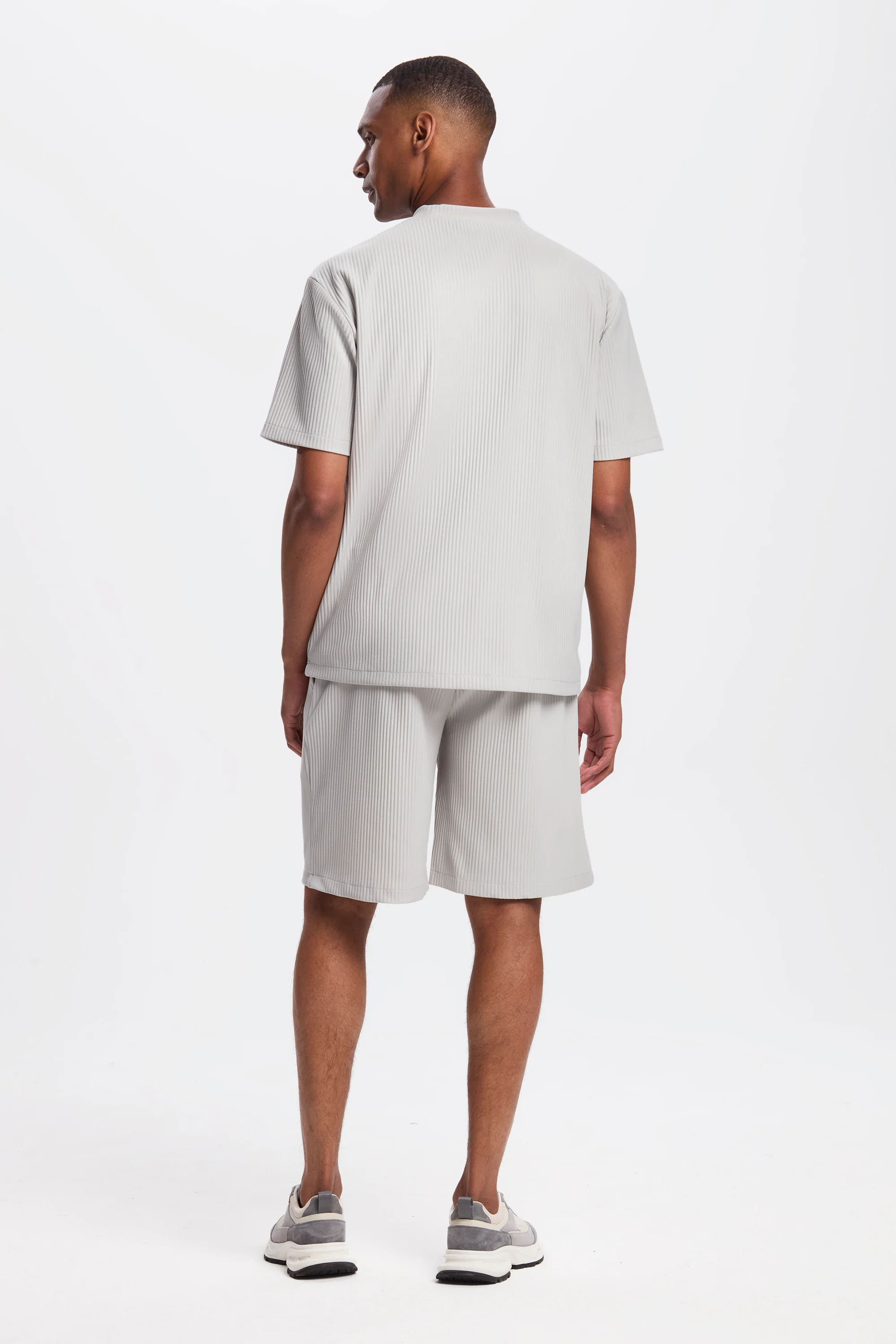 THE PLEATED SHORTS - Image 15