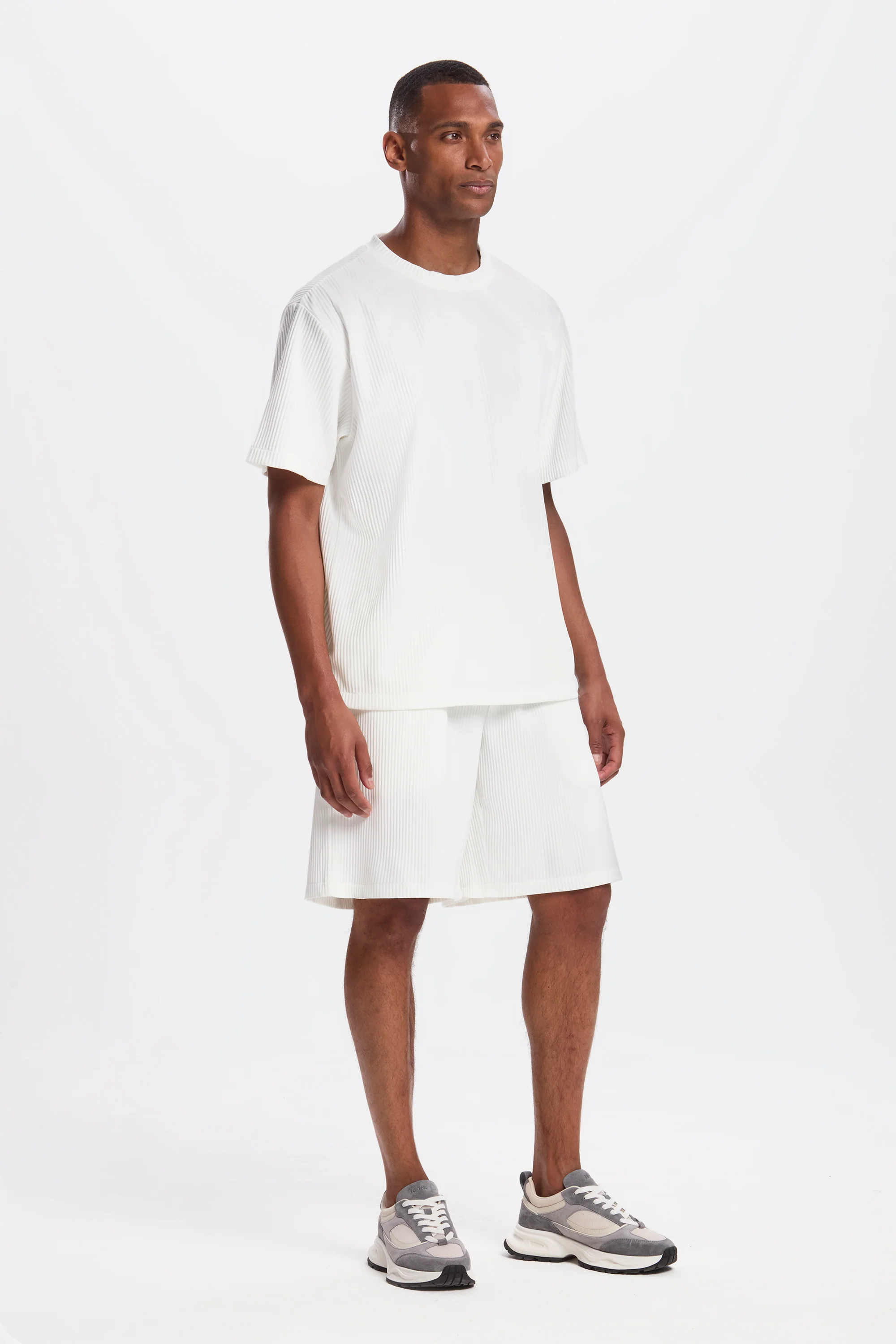 THE PLEATED SHORTS - Image 4