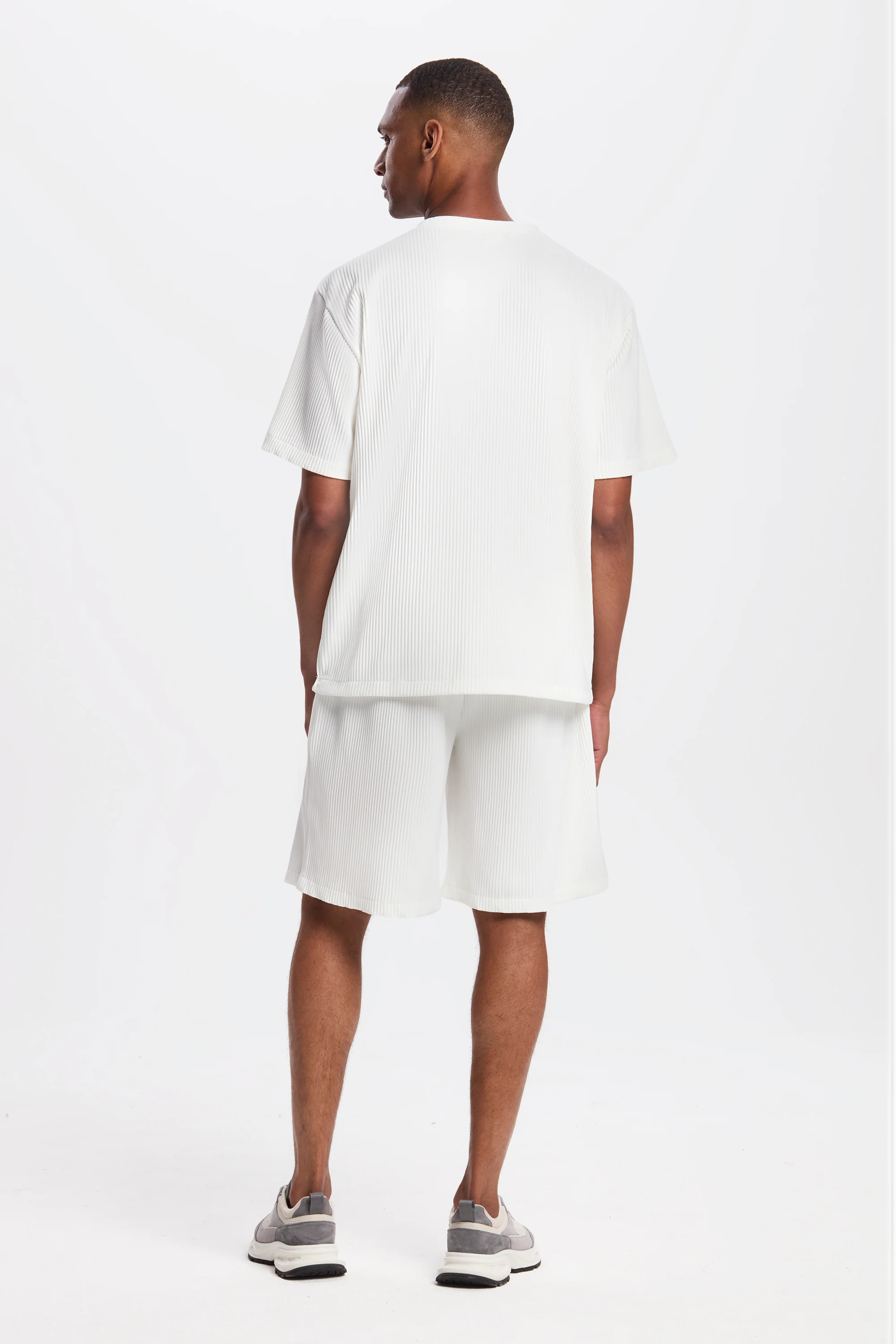 THE PLEATED SHORTS - Image 5