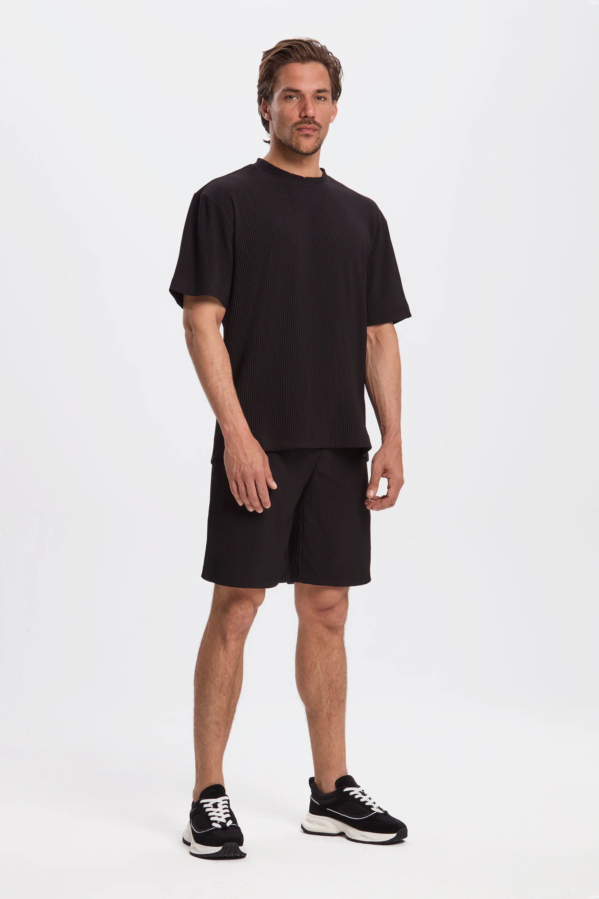 THE PLEATED SHORTS - Image 7