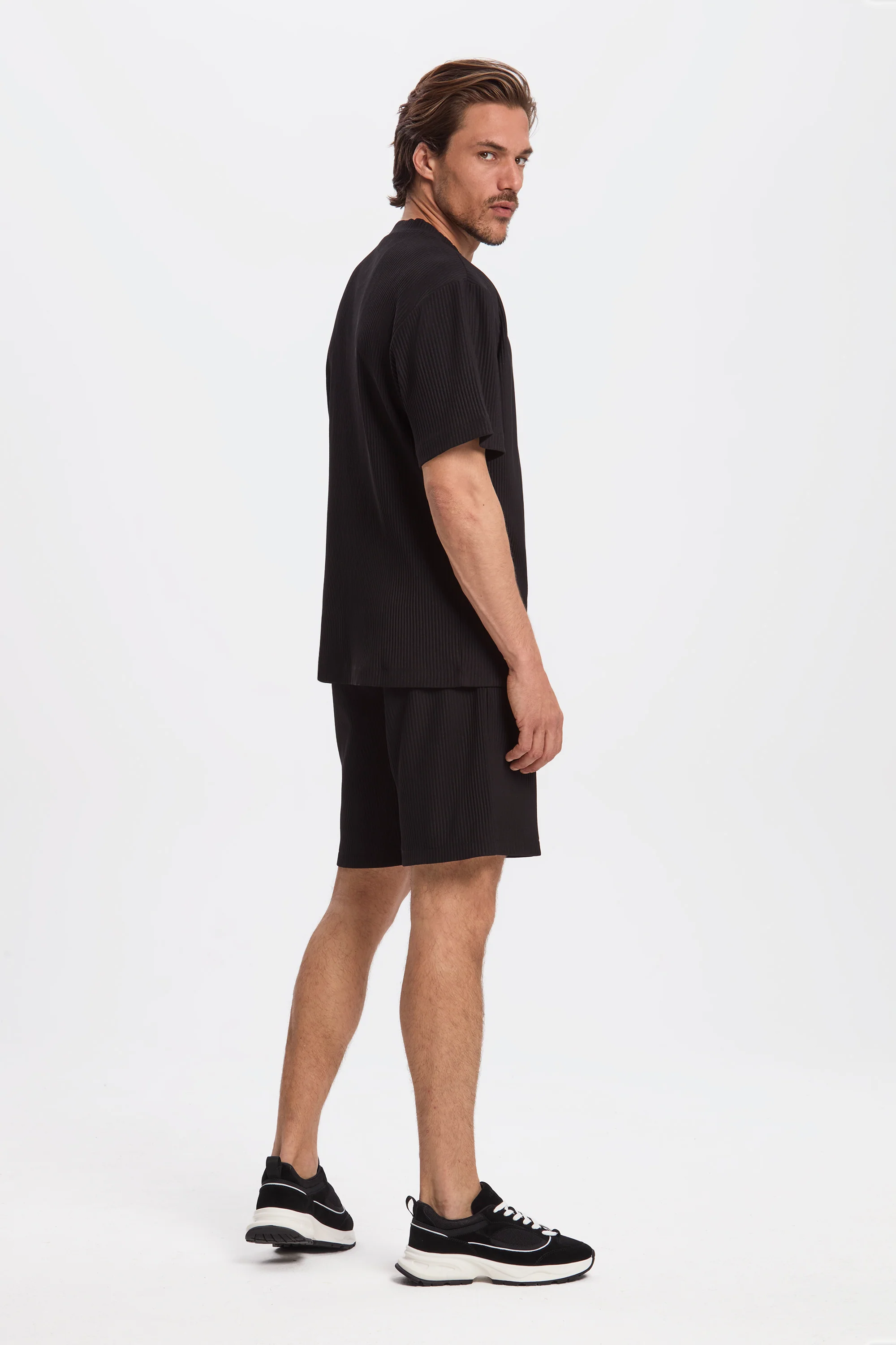THE PLEATED SHORTS - Image 9