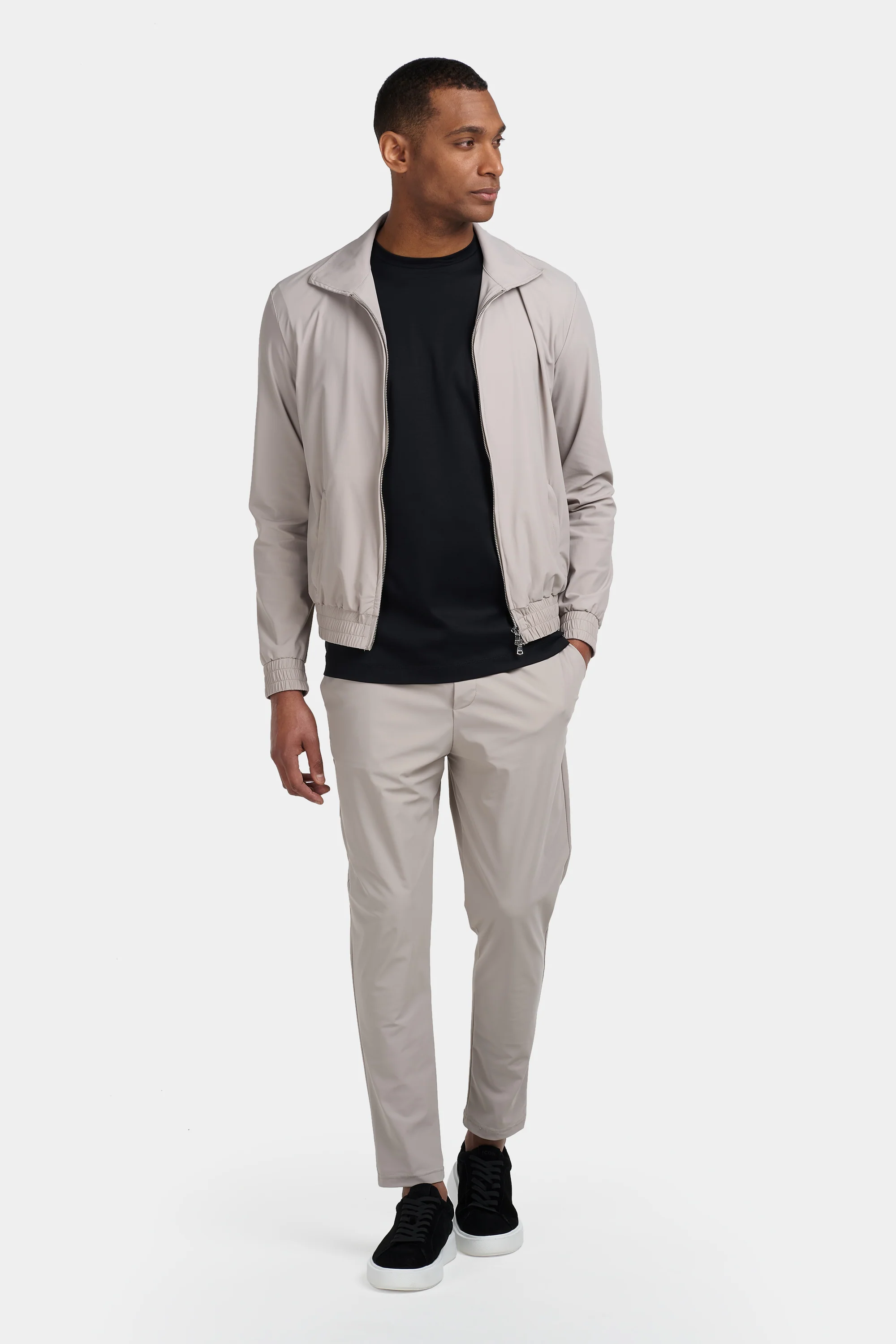 THE TRAVEL JACKET - Image 2